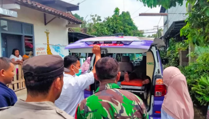 Kisah Perjuangan Seorang Tukang Becak dan Pemulung di Kota Kediri