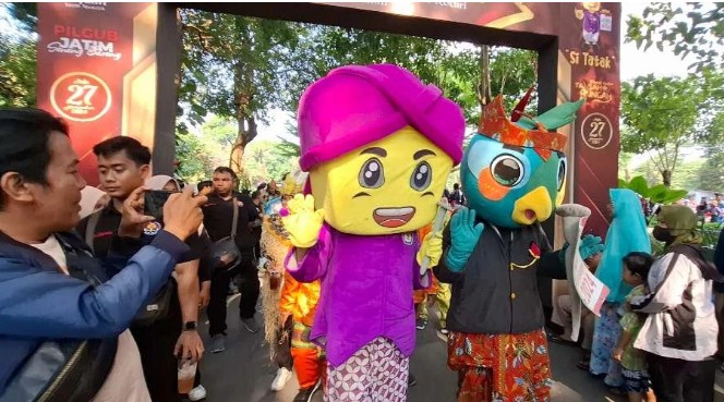 Komisi Pemilihan Umum Kota Kediri Gelar Kirab Maskot Pilkada Serentak 2024