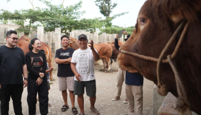 Persiapan Bupati Kediri dan Istri untuk Hari Raya Idul Adha