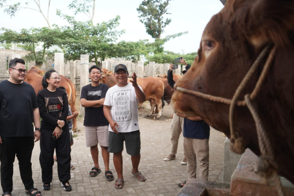 Persiapan Bupati Kediri dan Istri untuk Hari Raya Idul Adha