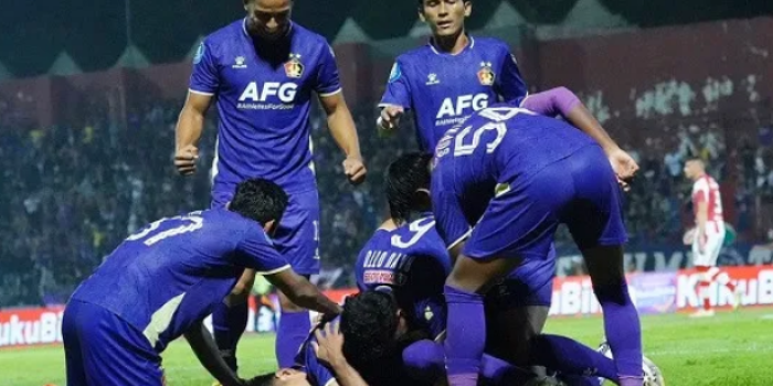 Revolusi Strategi! Persik Kediri Siap Guncang Persib Bandung?