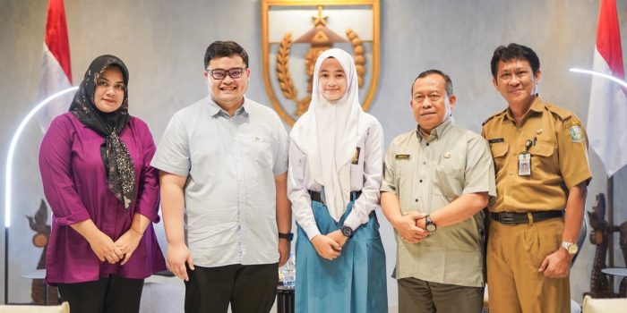 Siswi SMA 2 Pare Terima Hadiah dari Mas Dhito Karena Terpilih Jadi Paskibraka Nasional