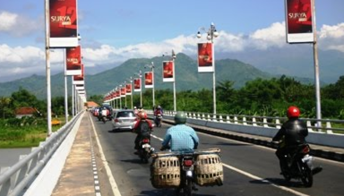 Tindakan Dinas Perhubungan dalam Menangani Parkir Sembarangan di Jembatan Semampir