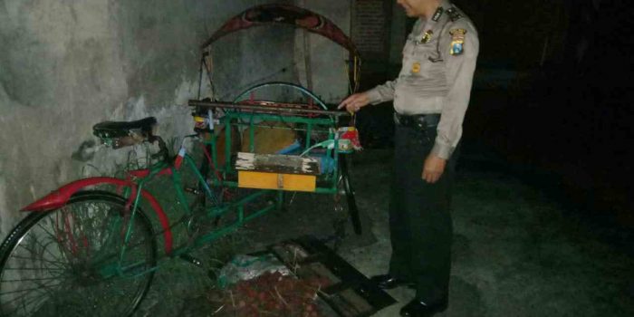 Hendak Pulang ke Rumah, Tukang Becak Diseruduk Sepeda Motor Dari Belakang