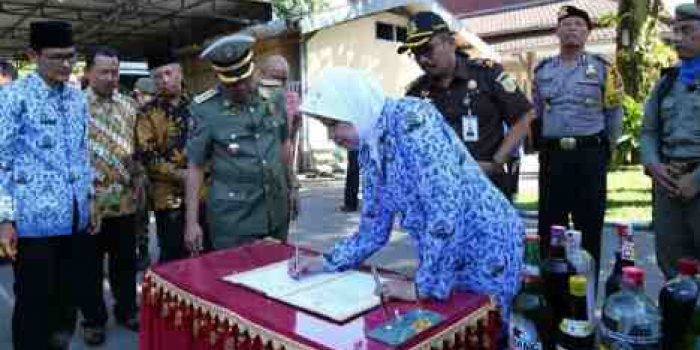 Musnahkan Ribuan Botol Miras , Pemerintah Kabupaten Kediri Perketat Perda Tekan Angka Kriminalitas