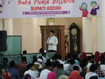 Anak Yatim Non Panti Bersama Bupati Kediri Buka Puasa di Masjid An Nur Pare