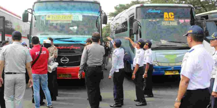 Satu Bus Diamankan Petugas Karena Tak Layak Jalan Dalam Operasi Gabungan Run Check Jelang Mudik Hari Raya Idul Fitri