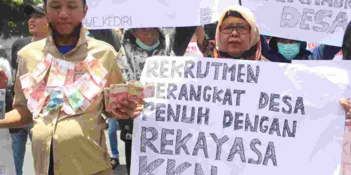 Puluhan Warga Tiga Kecamatan Demo di Kantor Pemkab, Soalkan Proses Pengangkatan Perangkat Desa