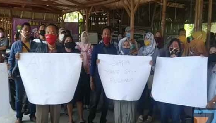 Puluhan PJTKI Tuntut Kepala BNP2TKI Minta Maaf