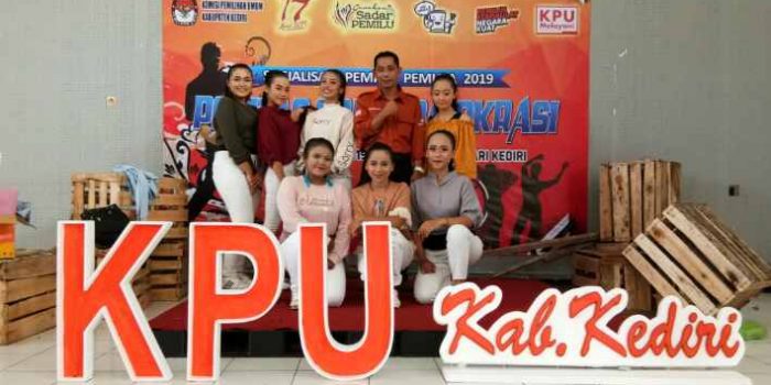 Pentas Seni Demokrasi, Cara KPU Kab Kediri Sosialisasi Kepada Para Remaja Millenial