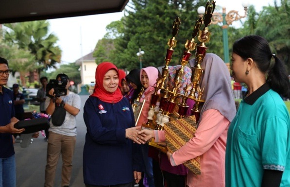 Bupati beri penghargaan Puskesmas Ngadi