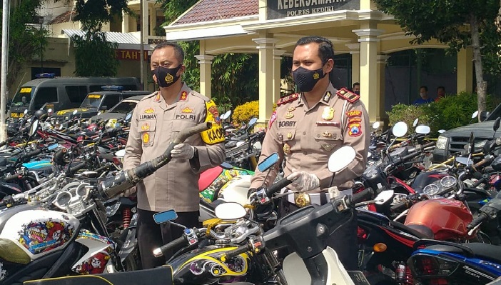 Polres Kediri kembali mengamankan ratusan sepeda motor dalam rasia yang digelar, Sabtu malam