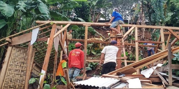 Diguyur Hujan Lebat 8 Jam, Lereng Gunung Wilis Longsor, Rumah Warga Tertimbun