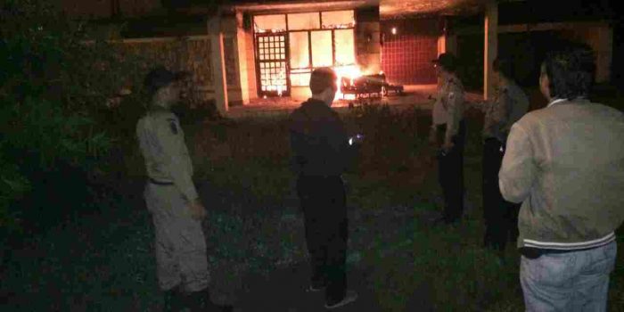 Rumah Kosong di Simpang Empat Jalan Kawi Terbakar Ludes Jadi Arang