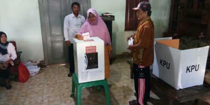 Kekurangan Surat Suara, TPS 01 Kaliboto Lakukan Pencoblosan Susulan